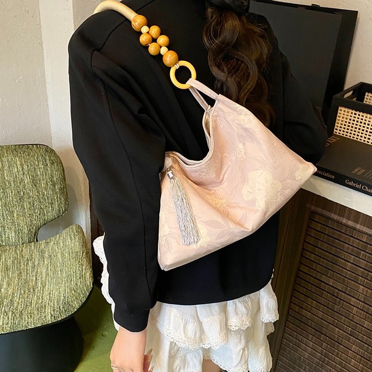 Women's One Shoulder Bag with Zipper Closure - Winter 2025 Light Pink