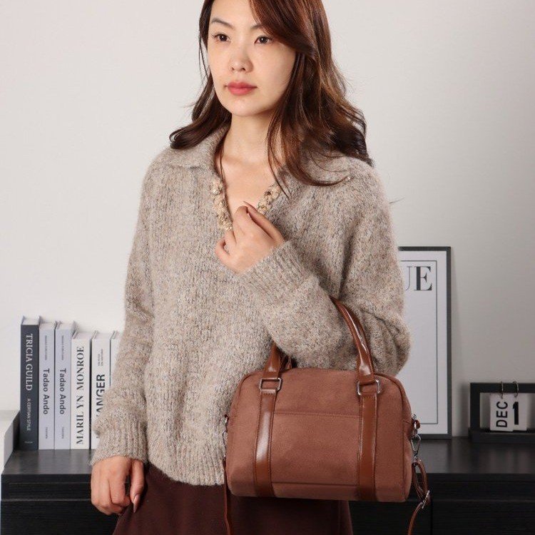 Light Luxury Half Moon Bag with Contrast Color and Zip Closure