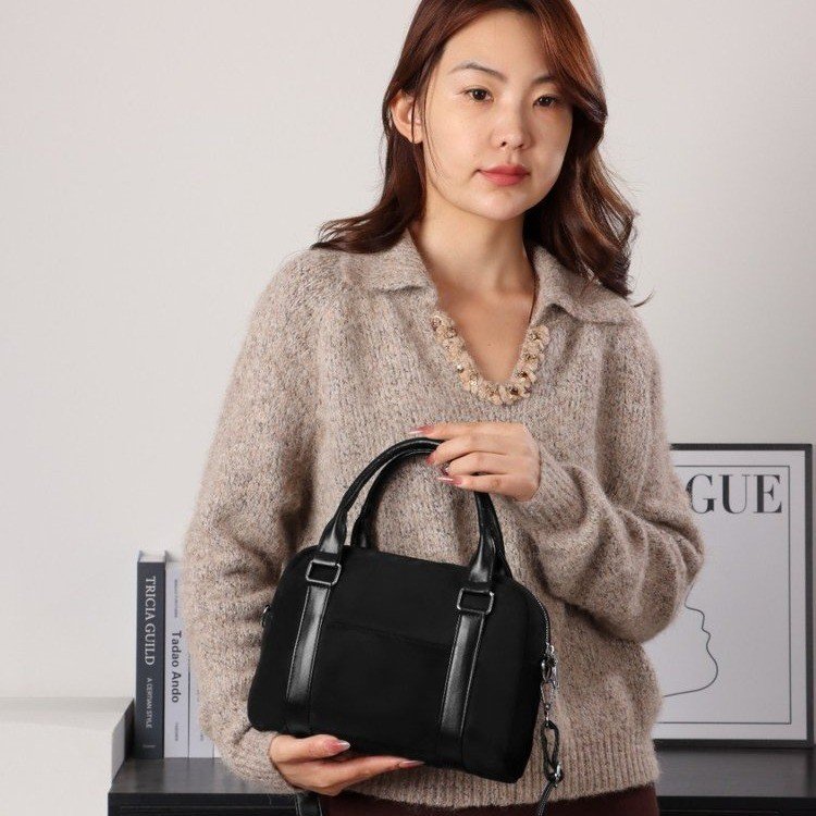 Light Luxury Half Moon Bag with Contrast Color and Zip Closure - Image 2