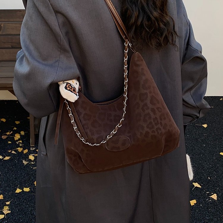Women's One-Shoulder Crossbody Bag with Zipper Closure - Spring 2026
