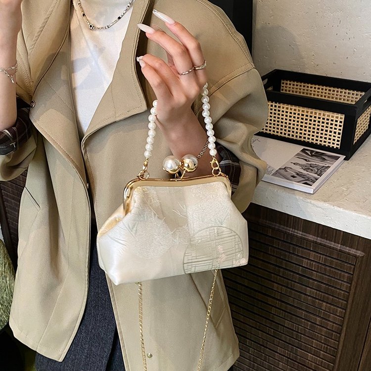 Women's One-Shoulder Crossbody Bag with Lock Closure - Spring 2026 - Image 3