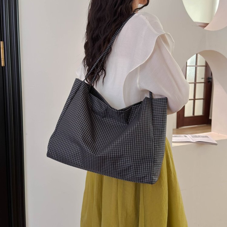 Oxford Cloth Tote Bag with Magnetic Closure and Stitching - Orange - Image 4