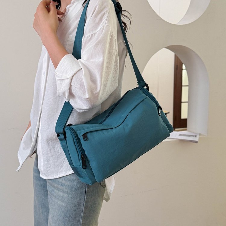 Unisex Horizontal Zip Bag with Colorblock Detail - Fall 2026